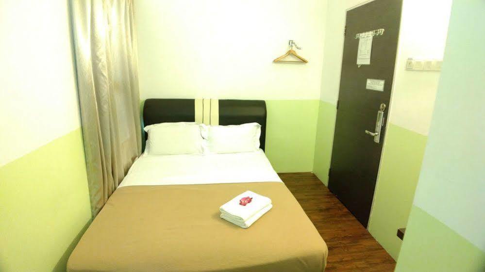 Apple 1 Hotel Budget Gelugor Exterior foto